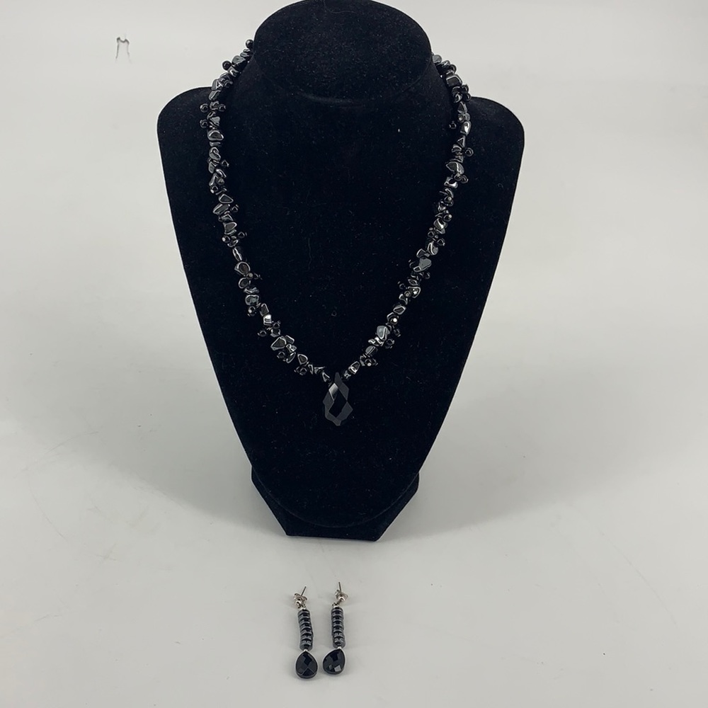 Suzanne Somers Necklace and Earring Set